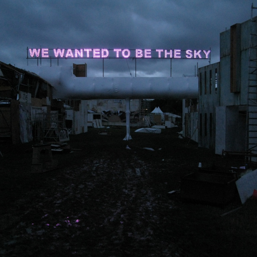 tim_etchells_we_wanted_to_be_the_sky_01_full